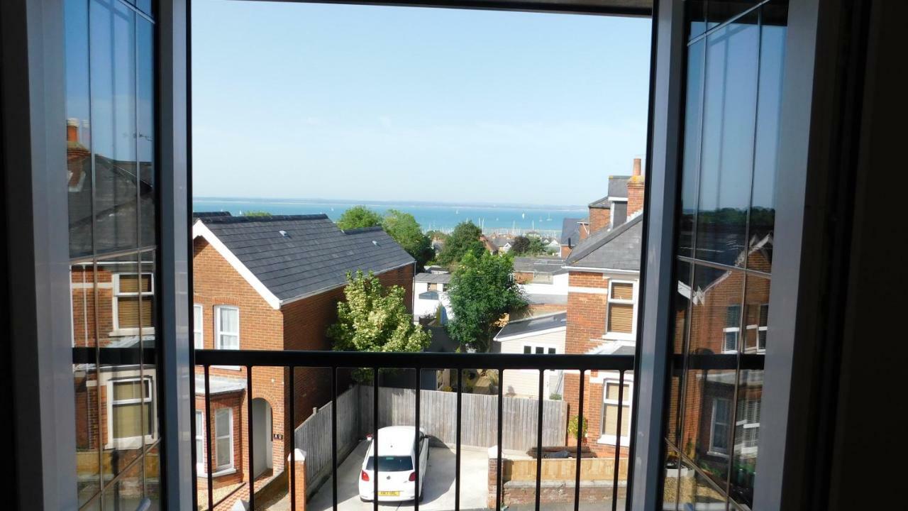 Halcyone Villa Cowes  Exterior photo